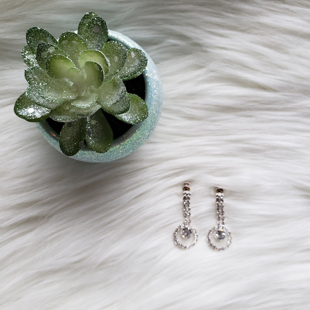Rhinestone Diamond Sparkle Dangly Earrings - Picture 3 of 6